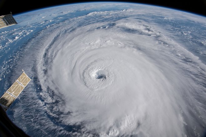 <a href="https://www.delo.si/novice/svet/florence-povzrocila-obsezne-poplave-91962.html" target="_blank">Orkan Florence</a>, posnet z Mednarodne vesoljske postaje. FOTO: Nasa/Reuters