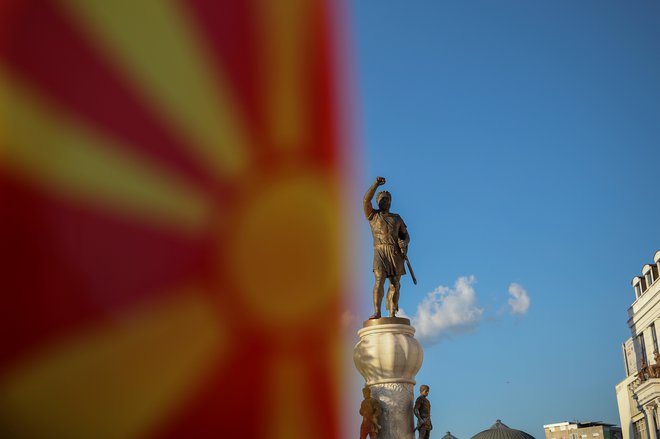 Predstavniki Zahoda prepričujejo Makedonce, naj podprejo grško-makedonski sporazum o spremembi imena države. FOTO: Reuters
