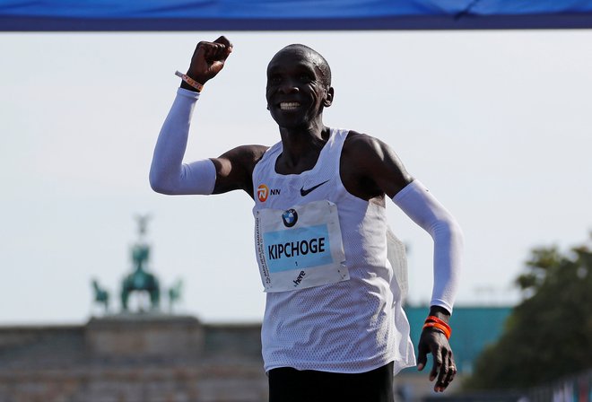 Kipchogejev rekord je bil že sedmi zapored v nemški prestolnici. FOTO: Fabrizio Bensch/Reuters