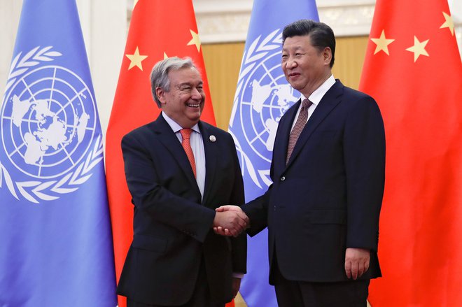 Generalni sekretar združenih narodov Antonio Guterres in kitajski predsednik Xi Jinping, ki letos ni odpotoval v New York. FOTO: Reuters