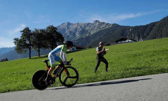 Jan Tratnik je 52,1 kilometra dolgo progo premagal s povprečno hitrostjo 45,5 km/h. Foto Reuters