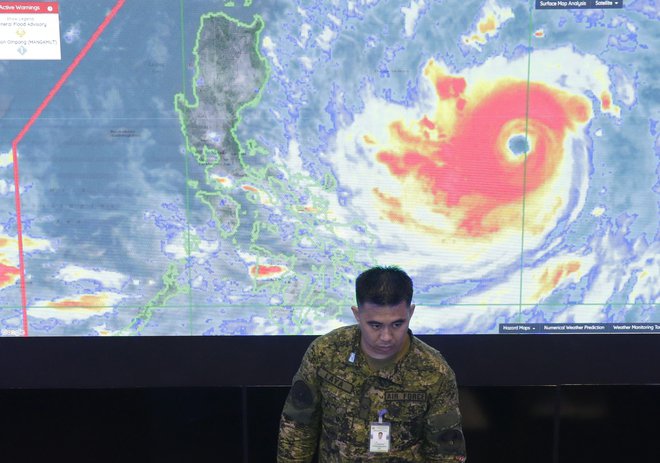 Po besedah Vertačnika bodo podnebne spremembe predvsem vplivale na količino padavin, ki jih bodo prinašali orkani in tajfuni. FOTO: Aaron Favila/AP