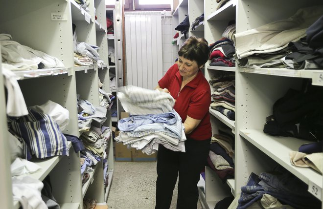 Avgusta je bilo okoli 84 tisoč oseb upravičenih do denarne socialne pomoči in 19.600 do varstvenega dodatka. Foto Jože Suhadolnik