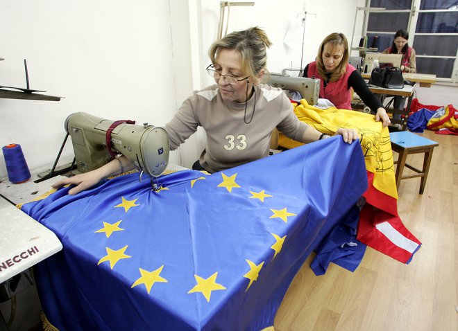 A seamstress sowing an EU flag in a Belgrade workshop, Monday, Dec. 19, 2005. European Union and Belgrade officials are to tackle "technical" issues on Tuesday in the Serbian capital, as part of talks on the Balkan country's pre-membership agreement with the EU. The negotiations formally opened in November and Serbia-Montenegro hopes to sign the so-called "stabilization and association" deal, considered a stepping-stone to full EU membership, in 2006. (AP photo/Darko Vojinovic) 