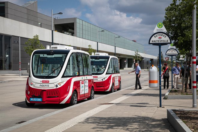 Samovozeča minibusa bosta začela poskusno voziti aprila prihodnje leto. FOTO: Manfred Helmer/Wiener Linen