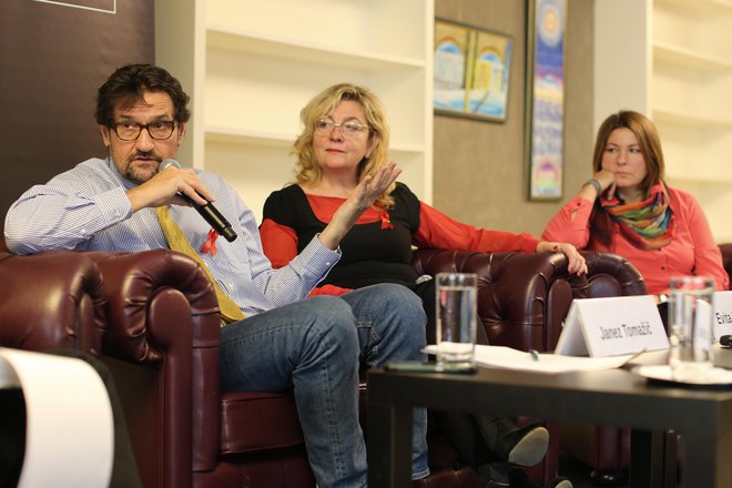 Janez Tomažič, Evita Leskovšek in Tanja Povšič o tem, da hiv in aids nista več isti bolezni, kot sta bili pred 20 leti. FOTO Tomi Lombar