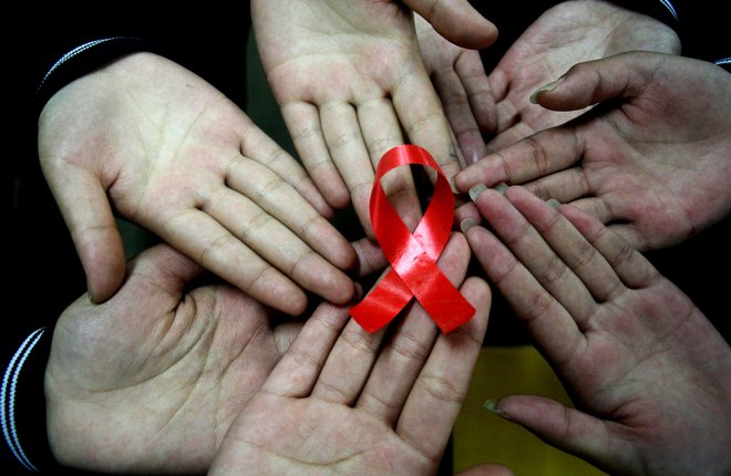 Letošnje grslo ob dnevu boja proti aidsu opominja na pomembnost testiranja. FOTO: Afp