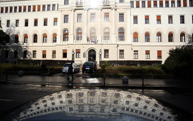 Ljubljansko okrožno sodišče je trojico spoznalo za krivo zlorabe položaja oziroma pomoči pri tem dejanju. FOTO: Roman Šipić/Delo