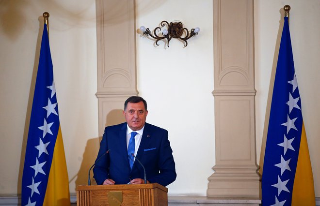 Milorad Dodik (na fotografiji) se je s kolegoma Željkom Komšićem in Šefikom Džaferovićem vrnil iz Bruslja s praznimi obljubami. Foto Reuters