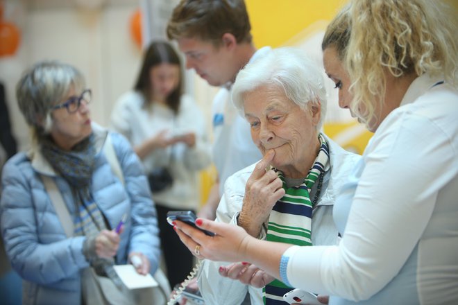 Delež sredstev za pokojnine in druge prejemke je že med največjimi na svetu ter bistveno vpliva na zmanjševanje konkurenčnosti slovenskega gospodarstva. Foto Jure Eržen