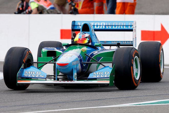 Mick Schumacher je preizkusil tudi očetov dirkalnik benetton B194. FOTO: Reuters