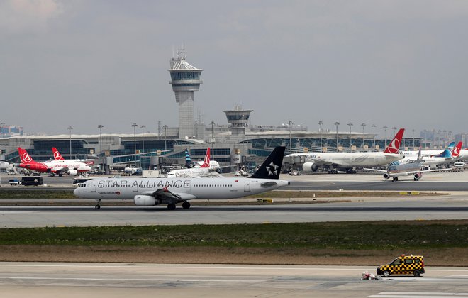 A Turkish Airlines (THY) Airbus A321-200 aircraft prepares to take off at Ataturk International Airport in Istanbul, Turkey, April 3, 2019. Picture taken April 3, 2019. REUTERS/Murad Sezer