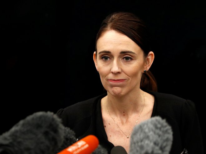 &raquo;Tu smo zaradi 50 ljudi, ki nimajo več glasu,&laquo; je včeraj v novozelandskem parlamentu izjavila premierka Jacinda Ardern. FOTO: Edgar Su/Reuters