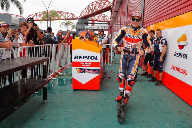 Marc Marquez je v ZDA vedno tako suveren, da se zabava tudi na skiroju. FOTO: Motogp.com