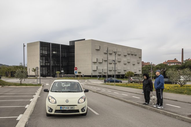 Avtorja idejne zasnove kampusa Univerze na Primorskem in arhitekta prvega stolpiča v kampusu sta Tina Gregorič in Aljoša Dekleva.&nbsp;FOTO: Voranc Vogel/Delo