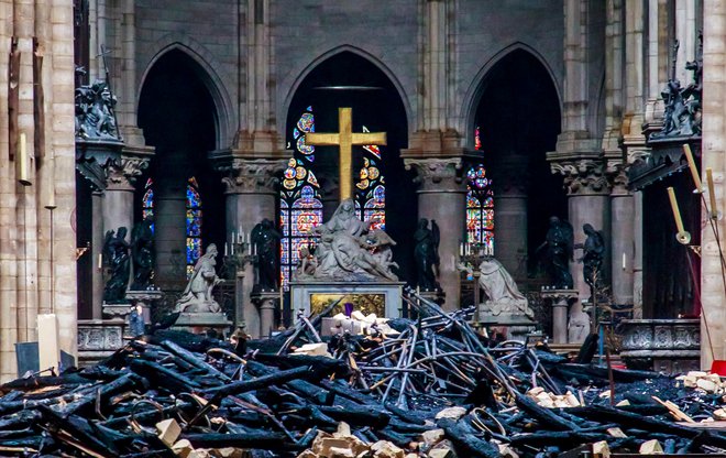 Selon les premières estimations, certains des objets les plus précieux semblent être restés intacts. PHOTO : Pool Reuters