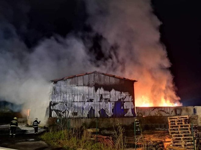 Požar v Lenartu v nedeljo. FOTO: PGD Benedikt