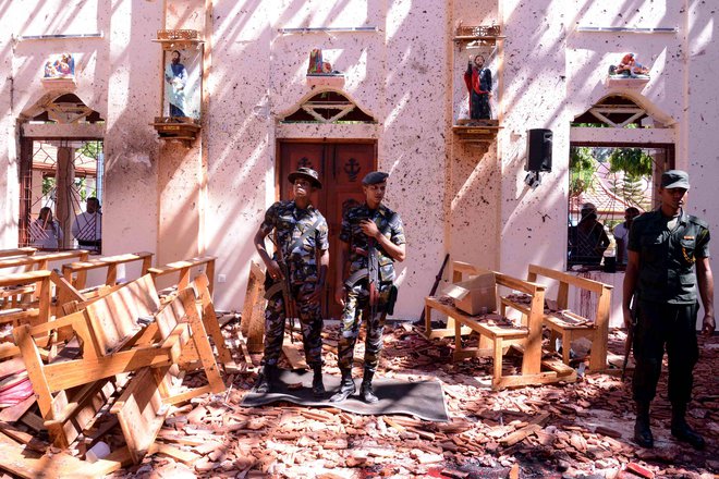 Šrilanka je v nedeljo postala tragično prizorišče grozljivega pobijanja. FOTO: REUTERS