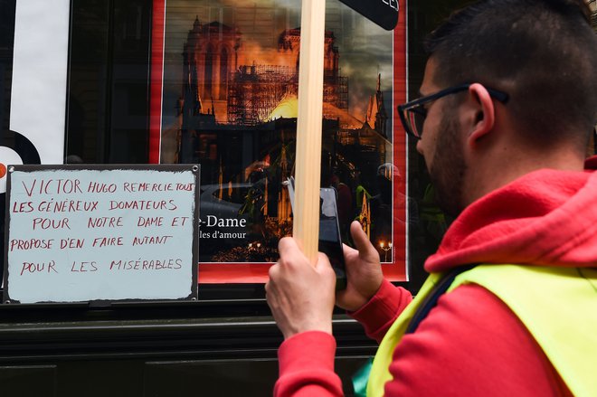 &raquo;Victor Hugo se zahvaljuje vsem velikodušnim vlagateljem, ki so pripravljeni rešiti Našo gospo, in predlaga, da to isto naredijo za Nesrečnike.&laquo; FOTO: Afp