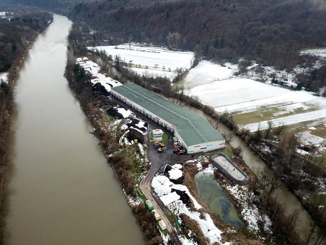 V biosfernem območju in Naturi 2000 smrdi. FOTO: Civilna iniciativa proti kompostarni