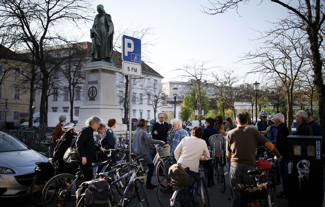 Na mestu nekdanjega ljubljanskega liceja na Tržnici danes stoji Vodnikov spomenik, ki velja tudi za prvi slovenski spomenik pesniku. Foto Blaž Samec