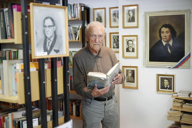 Zakon o dolgotrajni oskrbi, ki je v pripravi, vse hujših težav v domovih za starejše, tudi zaradi pomanjkanja kadra, ne bo rešil, opozarja prof. dr. Ignacij Voje. Foto Leon Vidic