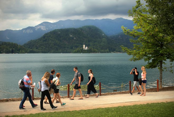 Lani so na Bledu našteli več kot 1,1 milijona nočitev, gostje pa so prišli iz kar 198 držav, največ je bilo Britancev. FOTO: Jure Eržen/Delo