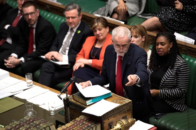 Vodja laburistov Jeremy Corbyn se je umaknil iz pogajanj z vlado. FOTO: AFP 