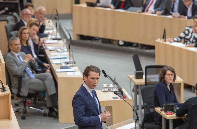 Austrian Chancellor Sebastian Kurz (C) delivers a speech during a session of the parliament before a confidence vote on May 27, 2019 in Vienna following the fallout from the "Ibiza-gate" scandal that toppled his coalition with the far right. - Kurz is set to lose his post after the far-right closed ranks with other opposition parties, saying on May 27, 2019 they would support a no-confidence motion against him. (Photo by ALEX HALADA / AFP)