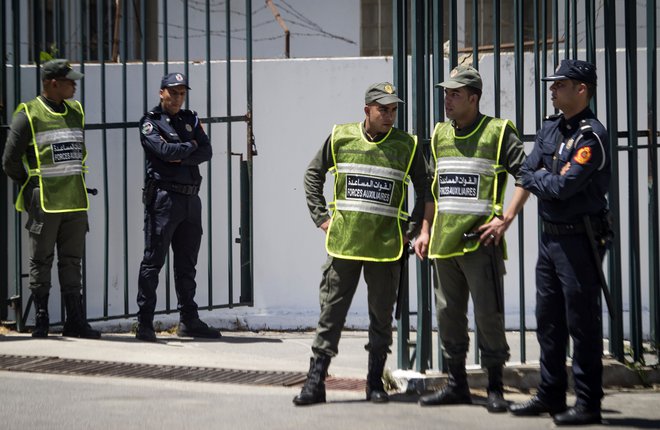 Sojenje trojici za umor Skandinavk poteka na zastraženem sodišču v mestu Sale v bližini prestolnice Rabat. FOTO: Fadel Senna/AFP
