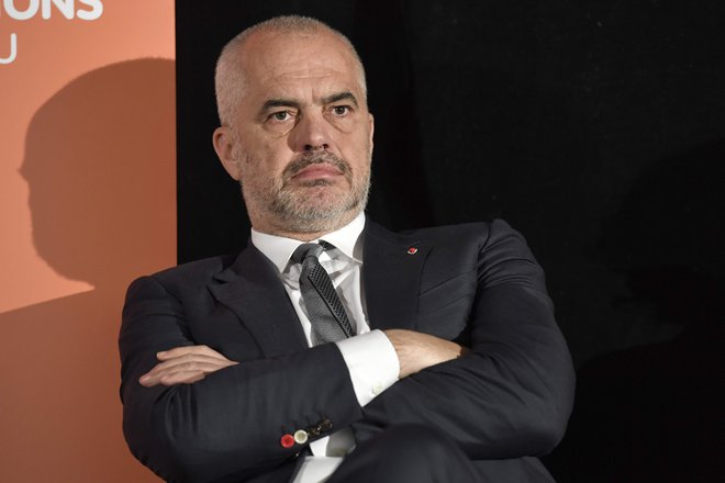 Premier Edi Rama ignorira zahteve opozicije in jo obtožuje, da je odgovorna za evropski neuspeh Albanije. FOTO: Bertrand Guay/AFP