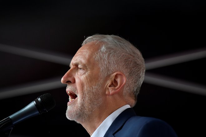 Jeremy Corbyn poziva naslednjega britanskega premiera, naj razpiše nov referendum o brexitu. FOTO: Toby Melville/Reuters