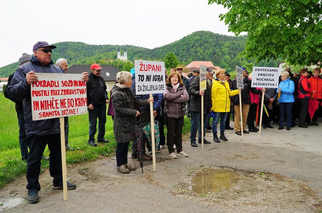 Civilna iniciativa je maja zahtevala tudi odgovornost zgornjesavinjskih županov za nastalo situacijo. FOTO: Brane Piano/Delo