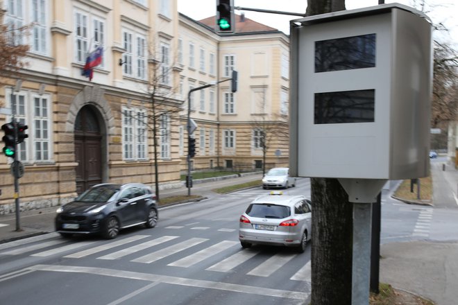 Radar na Roški cesti Ljubljana. FOTO: Tomi Lombar/delo