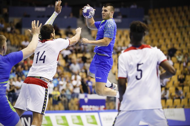 Slovenski rokometaši so bili za gol prekratki za uvrstitev v polfinale SP. FOTO: Uroš Hočevar/Delo