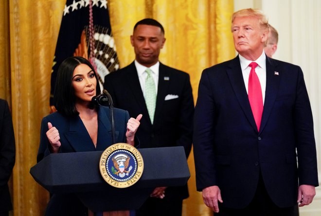 Kim Kardashian med junijskim nastopom s predsednikom Donaldom Trumpom. FOTO:&nbsp;Kevin Lamarque/Reuters
