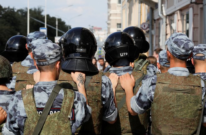 Policija je že prej opozorila, da bodo izvajali vse ukrepe za preprečitev motenja javnega reda. FOTO: Shamil Zhumatov/Reuters