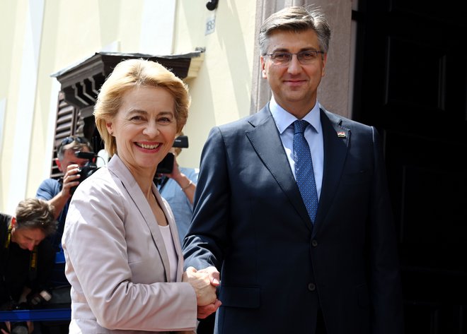 Ursula von der Leyen je v izjavi hrvaškim novinarjem po izvolitiv napovedala, da se bo pri prihodnjem kadrovanju resno ukvarjala z vprašanjem geografskega ravnotežja med vzhodom in zahodom Evrope. FOTO: AFP