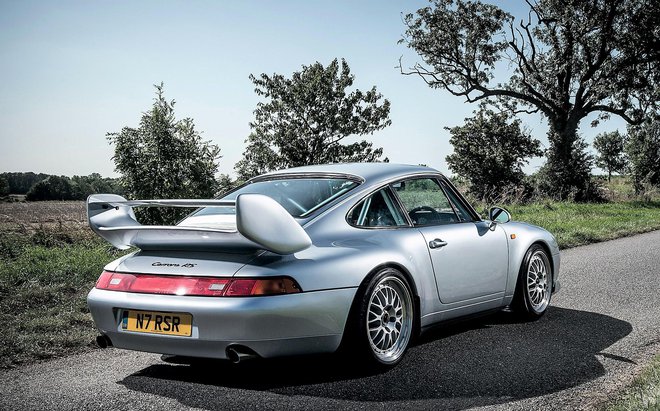 Med modeli, ki so pri zbirateljih najbolj priljubljeni, so porscheji, zlasti 911 z zračno hlajenimi turbo motorji oziroma njihove maloserijske izvedbe z dirkaškimi dodatki. Foto Porsche
