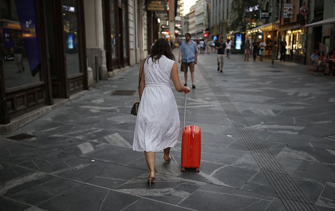 Anonimnost je bila resda pridobljena s krvavimi žulji, a se mi je kot &raquo;prišleku, tujki&laquo; stožilo po domačnosti matičnega okolja. FOTO: Blaž Samec/Delo