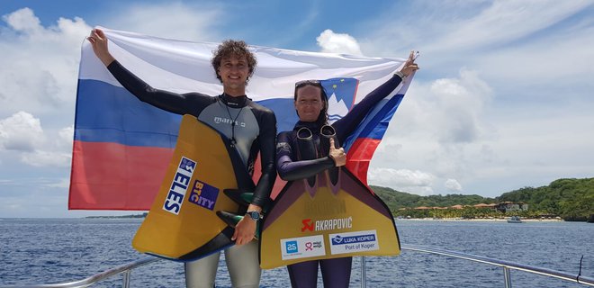 Samo Jeranko in Alenka Artnik sta drugi dan svetovnega prvenstva poskrbela za bronasto medaljo, Alenka pa ob tem še za svetovni rekord. Foto www.apnea.si