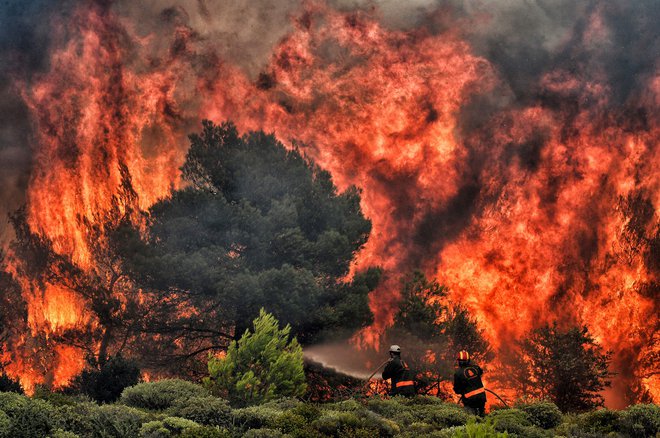 Julija lani je zaradi divjega požara v bližini Aten svoje življenje izgubilo več kot sto ljudi. FOTO: Valerie Gache/Afp