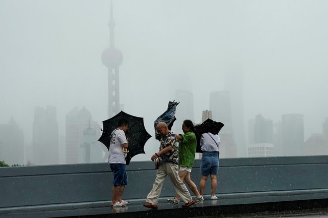 Tajfun Lekima je pred tem pustošil po Tajvanu ter otokih na jugu Japonske. FOTO: Aly Song/Reuters