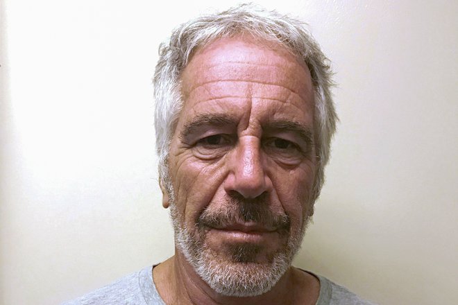 Jeffrey Epstein je bil obtožen, da je med letoma 2002 in 2005 mladoletnim dekletom plačeval za spolne usluge. FOTO: Handout Reuters