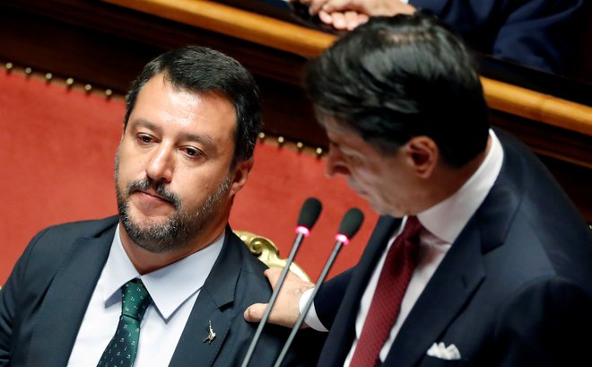 Premier Giuseppe Conte in notranji minister Matteo Salvini v senatu.<br />
FOTO: Reuters