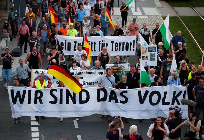 Ob prvi obletnici tragičnega dogodka je gibanje Za Chemnitz pripravilo proteste, na katerih se je zbralo manj ljudi, kot je bilo napovedano. Foto Reuters