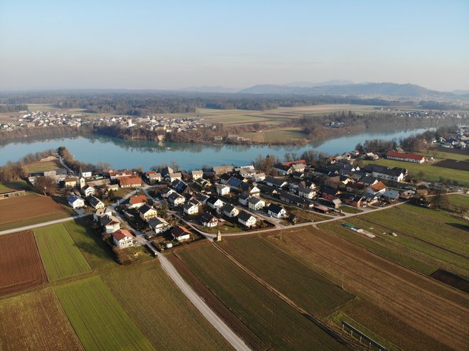 V Prašah je malo hiš, le kakih 60. FOTO: Aleš Bogataj