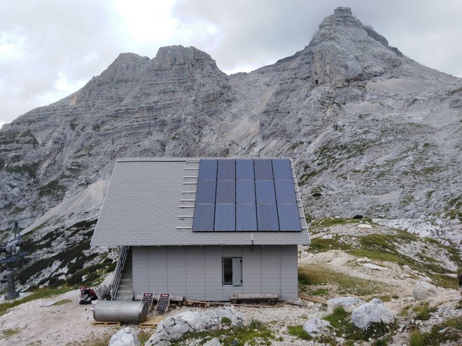 Pogačnikov dom na Kriških podih je vključen v evropski projekt Life SustainHuts. FOTO: Valentin Rezar