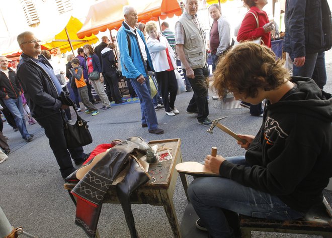 Spomin na čevljarstvo v Tržiču še živi. FOTO: Tomi Lombar/Delo