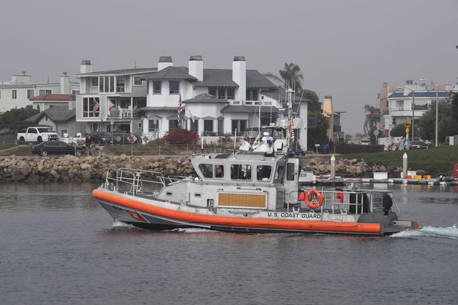 Reševalna ladja obalne straže. FOTO: Mark Ralston/AFP